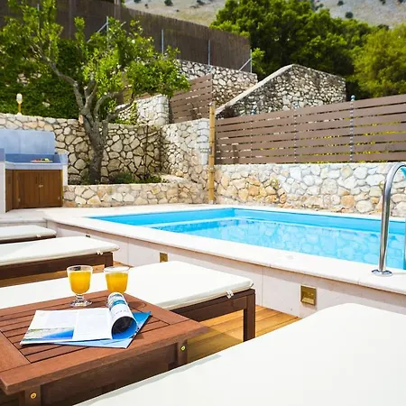 Iconic - Vada Villa *